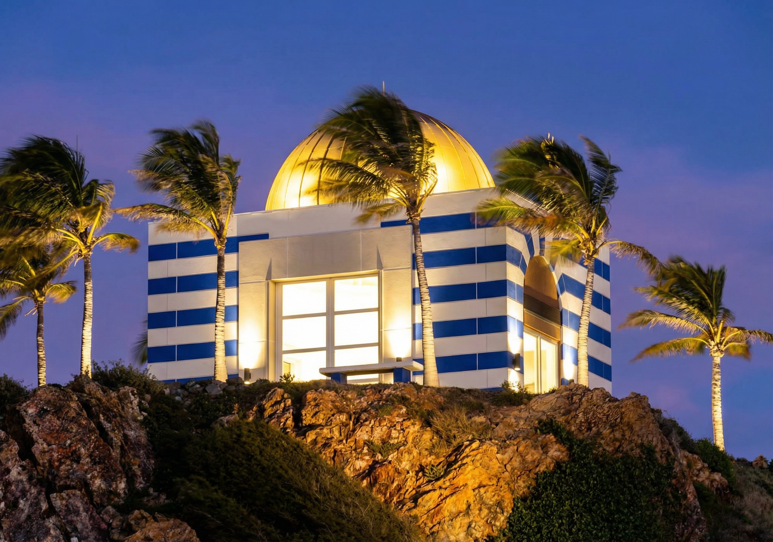 Храм на острове Эпштейна — бело-голубое здание с золотым куполом